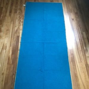 EUC Yogitoes by Manduka Turquoise Yoga Towel